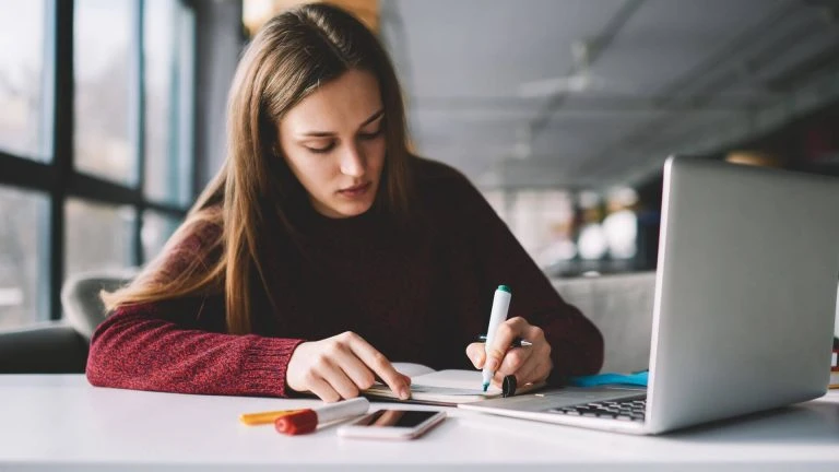 ชั้นเรียนภาษาอังกฤษลอนดอนหลักสูตรพูดภาษาอังกฤษลอนดอนหลักสูตรเตรียมสอบ IELTS ลอนดอนพูดหลักสูตรภาษาอังกฤษชั้นเรียนที่พูดภาษาอังกฤษ